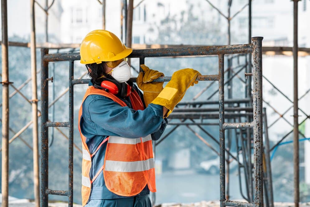 8 Essential Tools for Enhancing Construction Efficiency and Safety